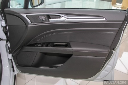 Hai cửa gió cho hàng ghế sau