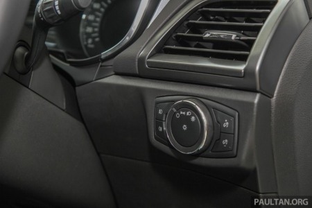 Hai cửa gió cho hàng ghế sau