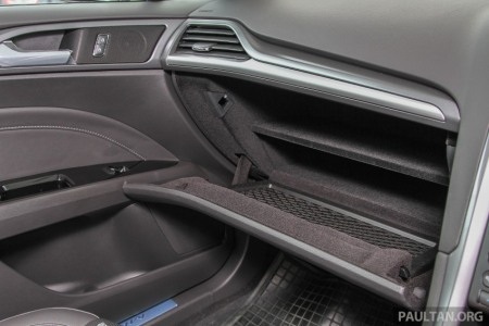 Hai cửa gió cho hàng ghế sau