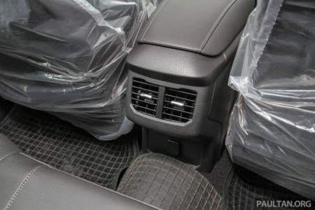 Hai cửa gió cho hàng ghế sau