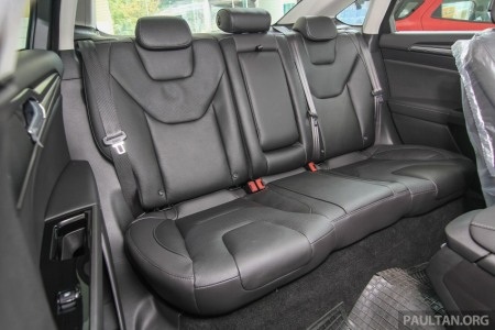 Hai cửa gió cho hàng ghế sau