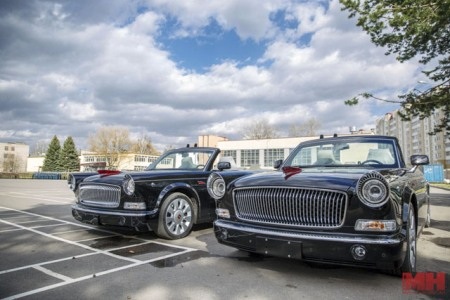 Hai chiếc
Hongqi L5 là món quà Bộ Quốc phòng Trung Quốc gửi tặng Belarus.