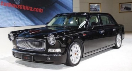 Hai chiếc
Hongqi L5 là món quà Bộ Quốc phòng Trung Quốc gửi tặng Belarus.