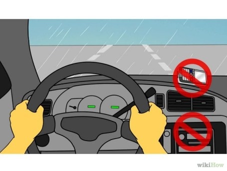 Những điều cần lưu ý để lái xe an toàn trong mùa mưa