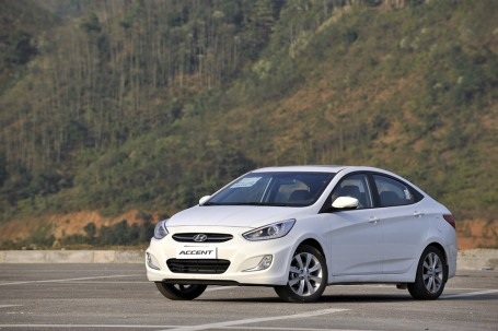 Hyundai Thành Công tổ chức lái thử xe SantaFe và Accent