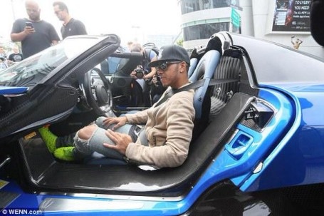 Lewis Hamilton tìm niềm vui tại Gumball 3000
