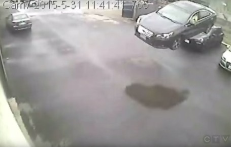 Tài xế là người duy nhất bị thương trong vụ tai nạn này,
đã được khẩn trương đưa vào bệnh viện.