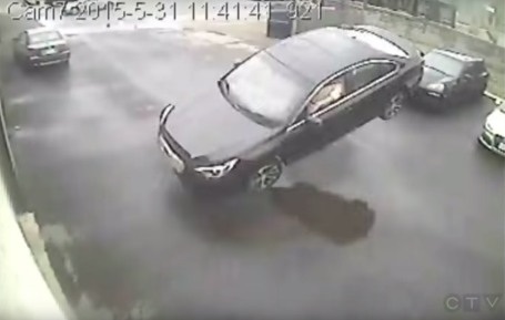 Tài xế là người duy nhất bị thương trong vụ tai nạn này,
đã được khẩn trương đưa vào bệnh viện.