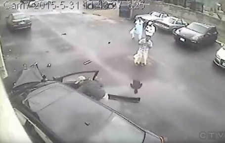 Tài xế là người duy nhất bị thương trong vụ tai nạn này,
đã được khẩn trương đưa vào bệnh viện.