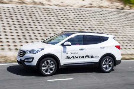 Hyundai Thành Công tổ chức lái thử xe SantaFe và Accent
