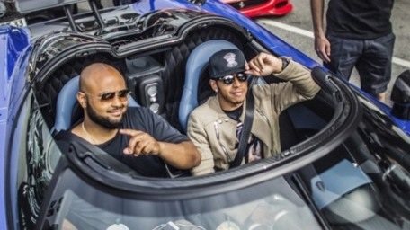 Lewis Hamilton tìm niềm vui tại Gumball 3000