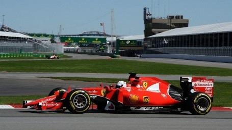 Lewis Hamilton tạm quên thất bại, tiến về phía trước