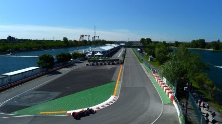 Lewis Hamilton tạm quên thất bại, tiến về phía trước