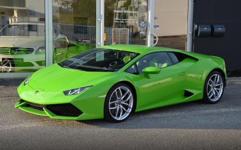 Sóng siêu xe lại nổi: Vì ngân hàng thừa tiền hay do dân chơi chạy phí? - 2 Siêu xe
Lamborghini Huracan màu xanh cốm không chính hãng vừa về Việt Nam.