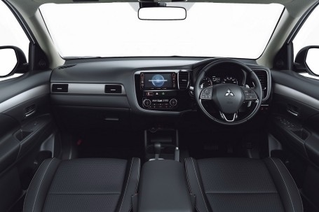 Những điểm mới trên Mitsubishi Outlander PHEV 2016