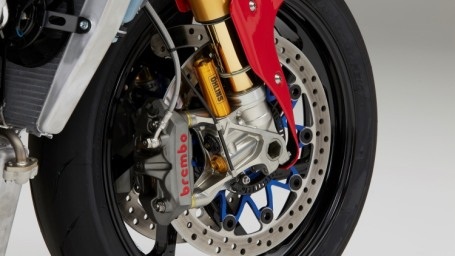 Honda đã công bố video ghi lại cảnh tay đua Márquez điều
khiển một chiếc RC213V-S: