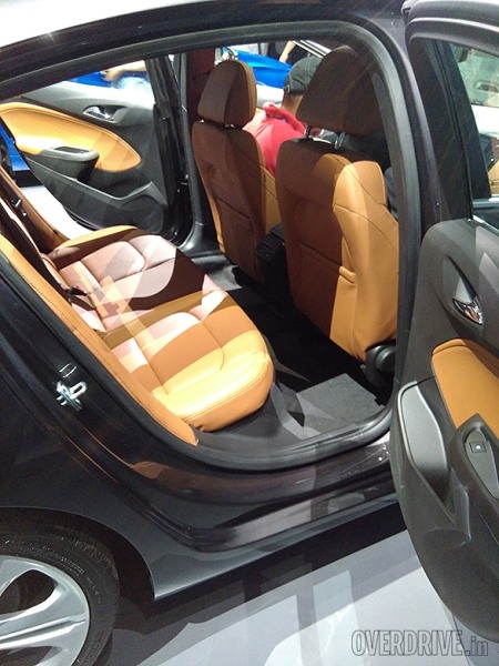 Xem thêm thông tin giới thiệu và hình ảnh xe Cruze thế hệ mới