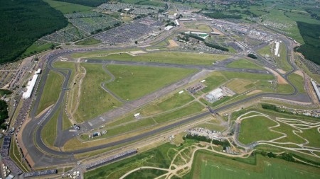 Lewis giành pole tại sân nhà