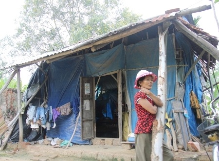 Huyện Mộ Đức hỗ trợ nhà đất cho gia đình chị Thành.