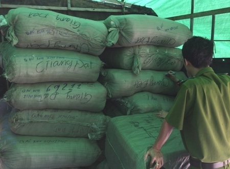 Số hàng bị phát hiện nhập lậu bằng đường sắt trên tàu TN1.