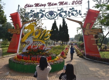"Ngôn ngữ" vườn hoa xuân qua 25 tiểu cảnh - 20 Du khách ghi lại khung cảnh tuyệt đẹp.