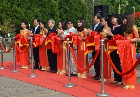 "Ngôn ngữ" vườn hoa xuân qua 25 tiểu cảnh - 1 Lễ cắt băng khai trương vườn hoa xuân Ất Mùi 2015.