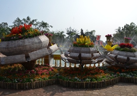 "Ngôn ngữ" vườn hoa xuân qua 25 tiểu cảnh - 12 Tiểu cảnh Cung chúc tân xuân.