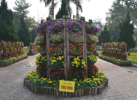 "Ngôn ngữ" vườn hoa xuân qua 25 tiểu cảnh - 5 Tiểu cảnh Trụ hoa.