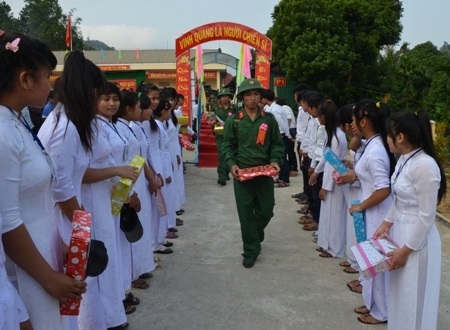 Đội mưa tiễn tân binh lên đường - 29 Lên đường...
