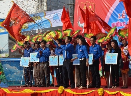 Phất cờ ra quân tháng thanh niên 2015.
