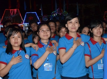 Quảng Ngãi: Tuyên dương 21 bí thư Đoàn xuất sắc - 1 Tuổi trẻ Quảng Ngãi cùng hát bài ca sinh nhật Đoàn TNCS Hồ Chí Minh.