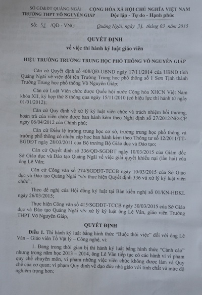Hiệu trưởng ra lại quyết định “buộc thôi việc” giáo viên tố cáo - 1 Hiệu trưởng ra lại quyết định “buộc thôi việc” giáo viên tố cáo
