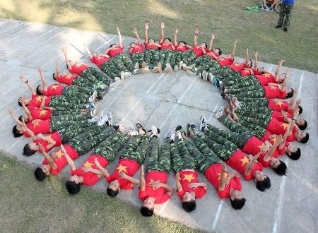 Chiến sĩ nhí ướt đẫm mồ hôi trên thao trường - 9 Hồng Long