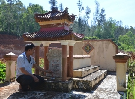 Doanh nghiệp đào đất, phần mộ chí sĩ yêu nước có nguy cơ biến mất - 1 Doanh nghiệp đào đất, phần mộ chí sĩ yêu nước có nguy cơ biến mất