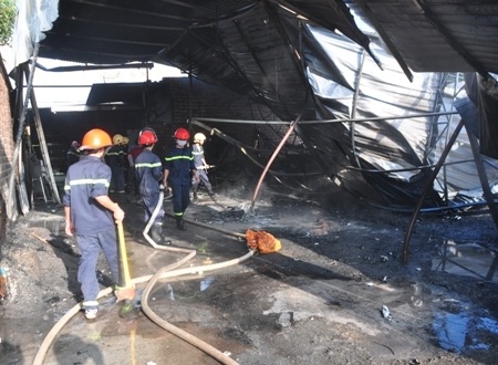 Lực lượng PCCC dập tắt đám cháy nhưng đã quá muộn.