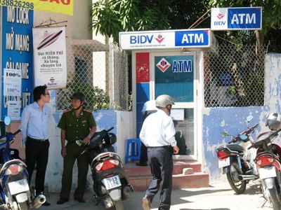 Cây ATM của BIDV bị trộm “hỏi thăm” - 1 Cây ATM của BIDV bị trộm “hỏi thăm” - 1