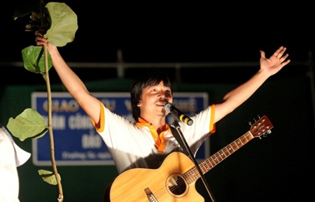 “Giáo sư Xoay” sau chuyến đi Trường Sa - 2 “Giáo sư Xoay” sau chuyến đi Trường Sa - 2