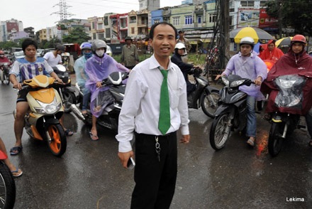 Tài xế taxi làm cảnh sát giao thông bất đắc dĩ - 2 Tài xế taxi làm cảnh sát giao thông bất đắc dĩ - 2