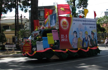 Náo nức không khí bầu cử khắp các địa phương - 19