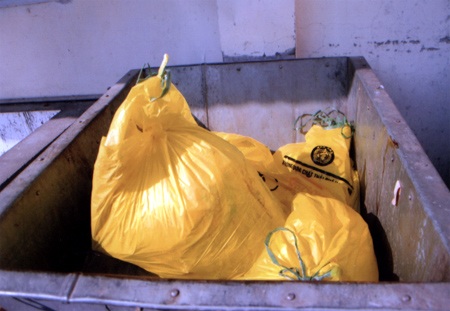 Giật mình chuyện xử lý rác thải y tế - 3 Giật mình chuyện xử lý rác thải y tế - 3