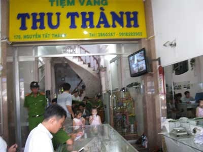 Vụ cướp tiệm vàng Thu Thành: Tìm được túi vàng dưới sông Lũy - 1 Vụ cướp tiệm vàng Thu Thành: Tìm được túi vàng dưới sông Lũy