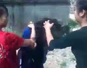 Đã rõ danh tính 3 nữ sinh đánh bạn đến bất tỉnh - 1