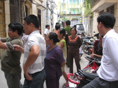 Khởi tố vụ án, khám xét khẩn cấp trùm nợ ở Cầu Giấy - 1 Khởi tố vụ án, khám xét khẩn cấp trùm nợ ở Cầu Giấy - 1