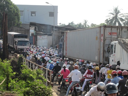 Cụm Vinh, Ban Mê Thuột ùn tắc ngày làm thủ tục dự thi - 13 Cụm Vinh, Ban Mê Thuột ùn tắc ngày làm thủ tục dự thi - 13