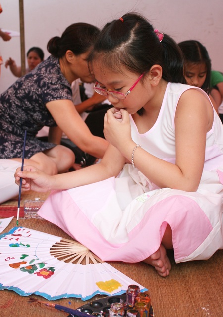 Trẻ em Thủ đô khám phá các trò chơi dân gian Đông Nam Á - 2 Trẻ em Thủ đô khám phá các trò chơi dân gian Đông Nam Á - 2