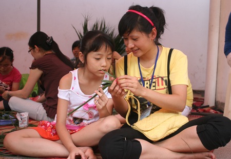 Trẻ em Thủ đô khám phá các trò chơi dân gian Đông Nam Á - 4 Trẻ em Thủ đô khám phá các trò chơi dân gian Đông Nam Á - 4