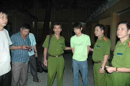 Vụ cướp tiệm vàng: Kẻ thủ ác và số phận 2 cháu bé - 2 Vụ cướp tiệm vàng: Kẻ thủ ác và số phận 2 cháu bé - 2