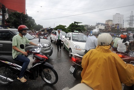 Tài xế taxi làm cảnh sát giao thông bất đắc dĩ - 1 Tài xế taxi làm cảnh sát giao thông bất đắc dĩ - 1