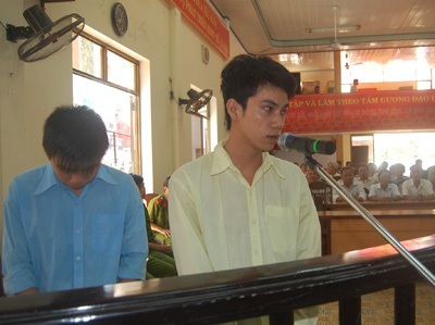 12 tháng tù cho âm mưu từ tấm vé xe nhặt được - 1 12 tháng tù cho âm mưu từ tấm vé xe nhặt được - 1