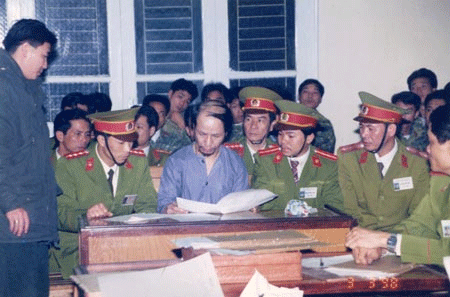 Tử hình bằng tiêm thuốc độc: Chuyện ghi trước “Giờ G” - 3 Tử hình bằng tiêm thuốc độc: Chuyện ghi trước “Giờ G” - 3